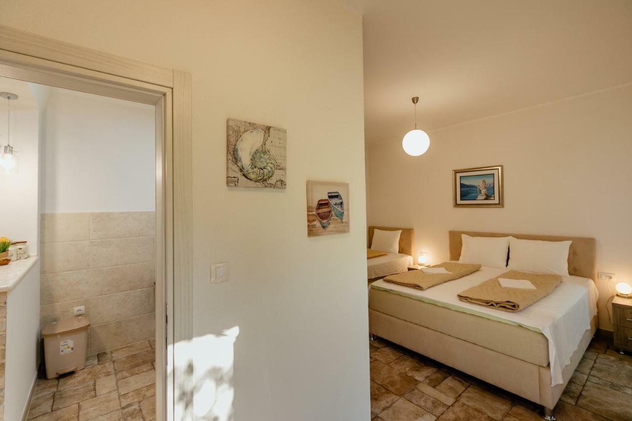 Bobana Apartments Donji Morinj Eksteriør bilde